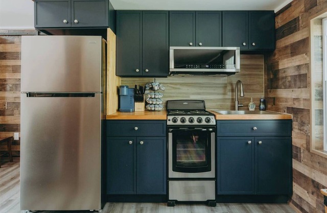This apartment is a 1 bedroom(s), 1 bathrooms, located in Paradise, PA.