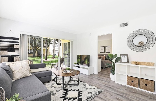 This apartment is a 2 bedroom(s), 2 bathrooms, located in Boca Raton, FL.