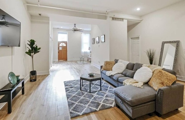 This apartment is a 3 bedroom(s), 2 bathrooms, located in Philadelphia, PA.
