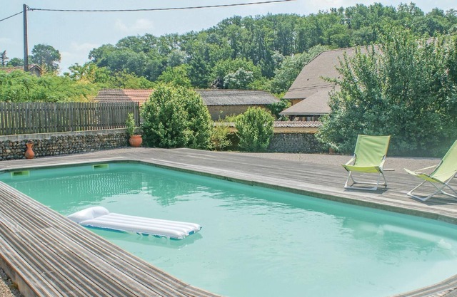 This charming house welcomes you with a swimming pool in a hamlet in the department of Hautes-Pyréné