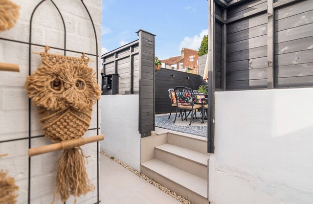 This house is a 0 bedroom(s), 2.5 bathrooms, located in Norwich, Norfolk.
