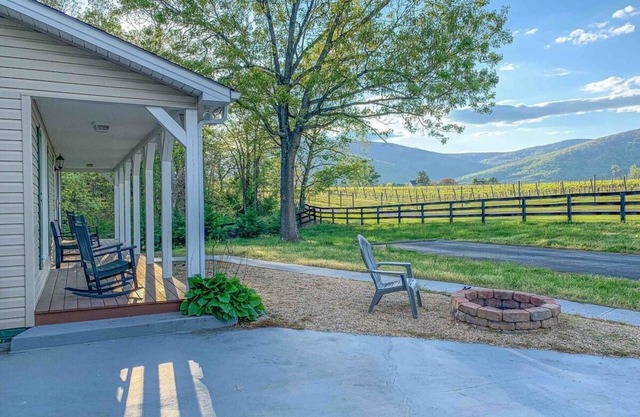This house is a 3 bedroom(s), 2.5 bathrooms, located in Crozet, VA.