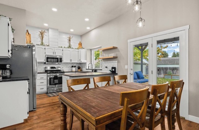 This house is a 3 bedroom(s), 2 bathrooms, located in Boise, ID.