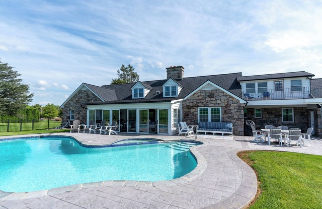 This house is a 4 bedroom(s), 3 bathrooms, located in Honey Brook, PA.