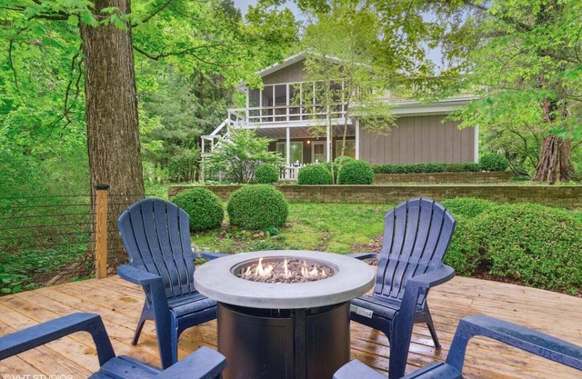 This house is a 4 bedroom(s), 2.5 bathrooms, located in South Haven, MI.