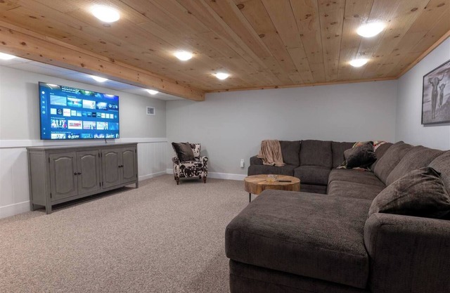 This house is a 4 bedroom(s), 2.5 bathrooms, located in Paradise, PA.