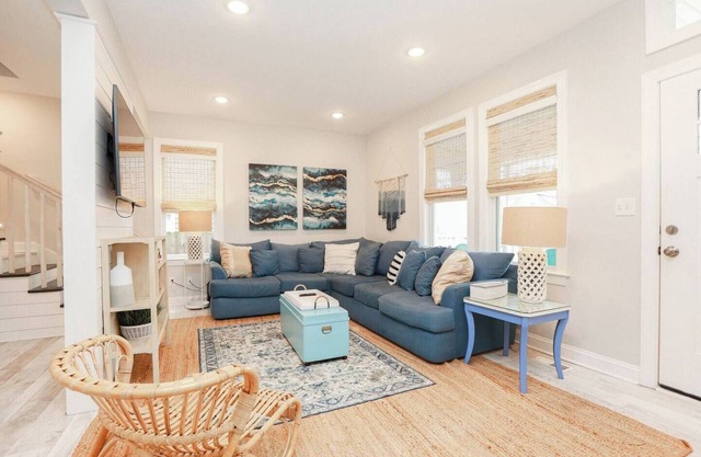 This house is a 4 bedroom(s), 2 bathrooms, located in Hampton, VA.