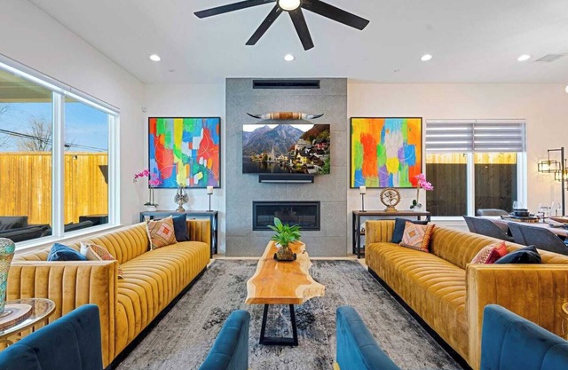 This house is a 4 bedroom(s), 3 bathrooms, located in Dallas, TX.