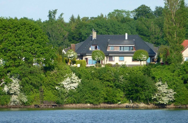 This large vacation apartment "Fischreiher 1" with waterfront property, rowing boat and in-house bicycles is one of the most beautiful vacation residences on the Baltic Sea fjord Schlei
