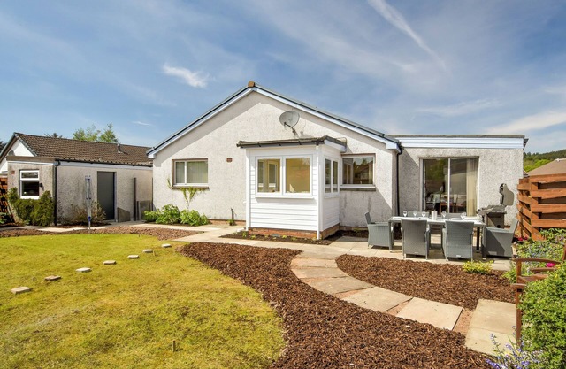This lovely detached cottage is conveniently set all on one level.