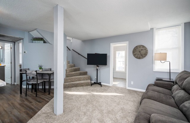This property is conviently located in Lakeside, within minutes from the Lake.