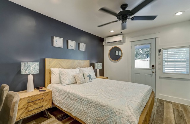 This studio is a 0 bedroom(s), 1 bathrooms, located in Jacksonville, FL.