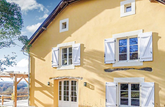 This vacation home in the quiet village of Castetbon 15 km south of Orthez will spoil you with a won