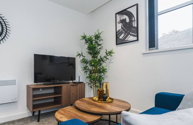 Thornhill House Modern City Center Apartment