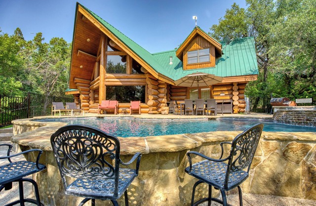 Three Arrows Lodge:Spacious Comfort by the Lake!