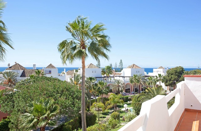 Three bedroom apartment close to Elviria beach