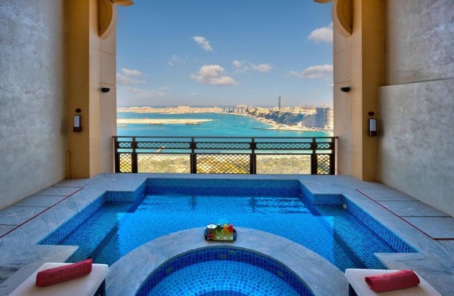 Three Bedroom Apartment Near Dubai Media City Park