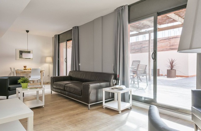 Three-Bedroom Duplex with terrace near Plaza España