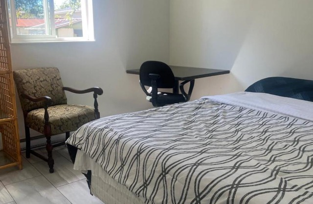 three bedroom near uvic
