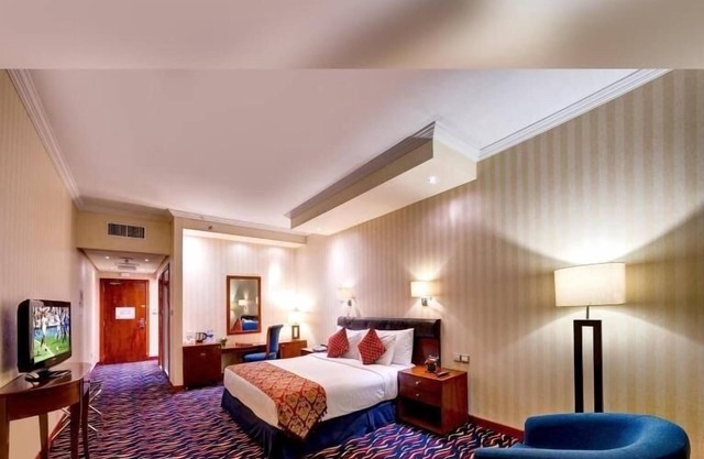 Three Bedroom Suite Near Mashreq Metro Station