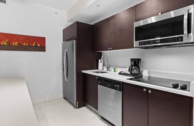 Three Bedroom Townhouse – Pool, Parking, & More!