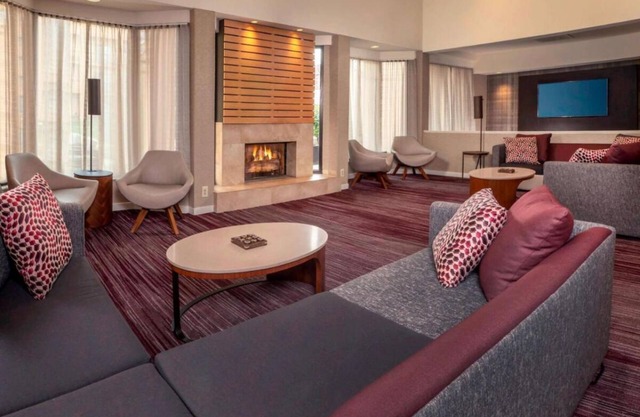THREE Relaxing Units, Indoor Swimming Pool, Pets Allowed, Free Parking!