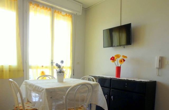 three-room apartment in a beachfront condo with a view of the pedestrian walkway