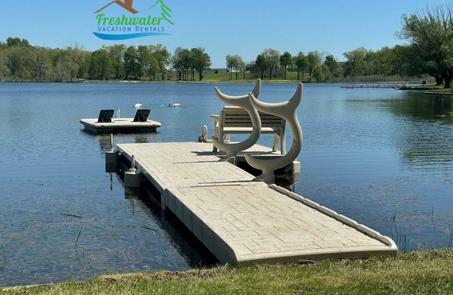 Three Swans Lakehouse: Explore Fall Foliage on the Water!