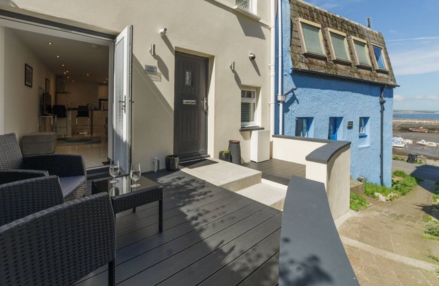 Tides Reach - a holiday cottage that sleeps 2 guests in 1 bedroom