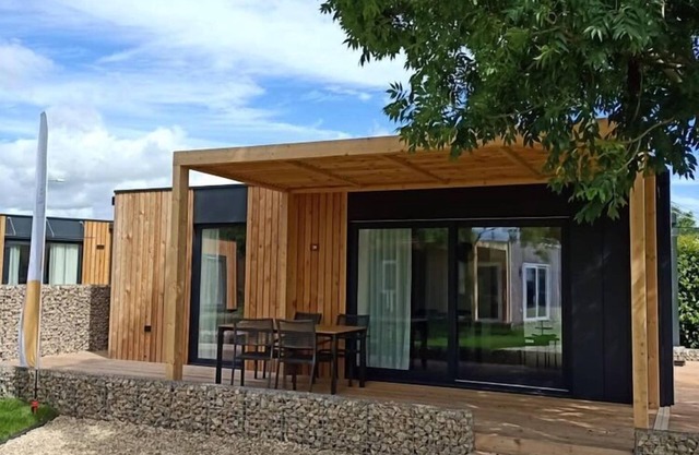 Tidy chalet with dishwasher, 9 km from Maastricht