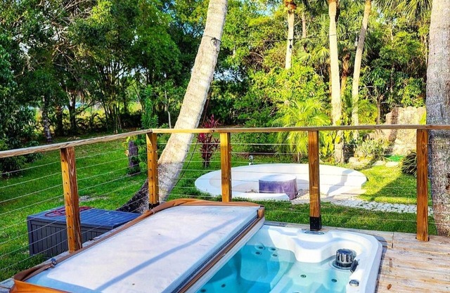 TIKI HUT JACUZZI - FIRE PIT
