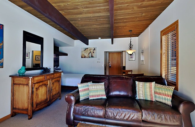 🌲Timberline 118 Studio Deluxe ~ Hot Tub~Pool~WiFi~Ski-in/out~Local Shuttle🌲