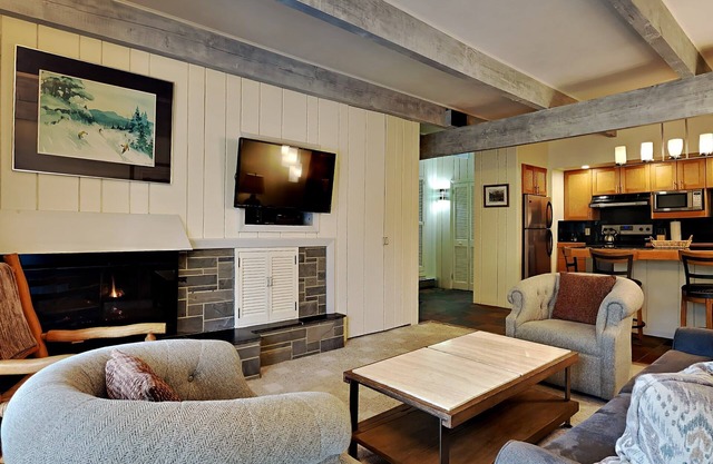 🌲Timberline C1C Standard 1-Bedroom ~Hot Tub~Pool~WiFi~Ski-in/out~Local Shuttle🌲