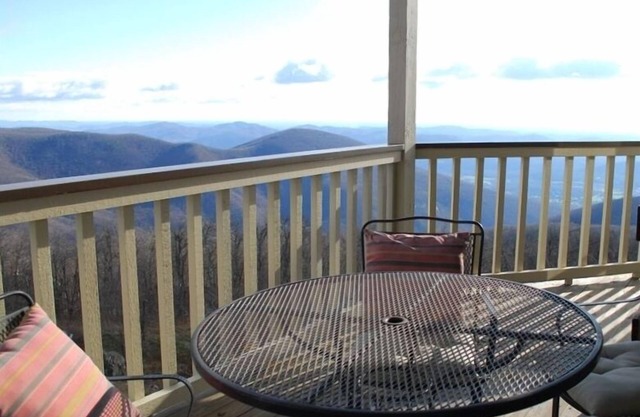 Time to Book for Spring and Summer.Amazing Views and 5-Star Amenities