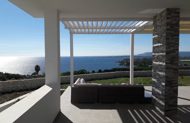 Timeless: indipendent villa with infinity pool and breathtaking panoramic view