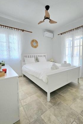 Tinos Seaside Gem - Cycladic 2BR 500m from Center