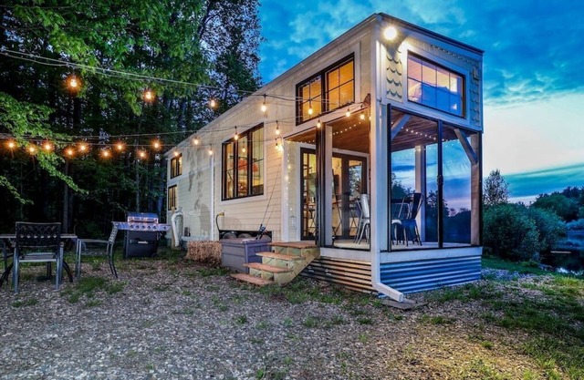 Tiny Home 2 hrs NYC and BOS Lakefront WIFI