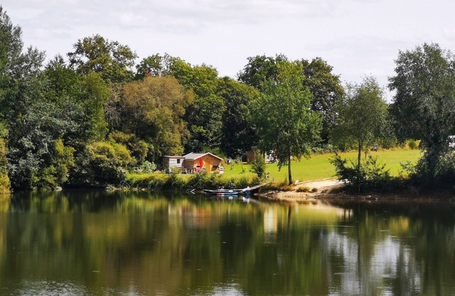 Tiny Home 'À L'étang' with Lake View, Shared Pool and Private Terrace
