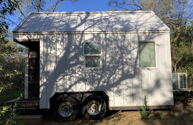 Tiny home nestled in a small patch of forest 20 minutes south of San Antonio.