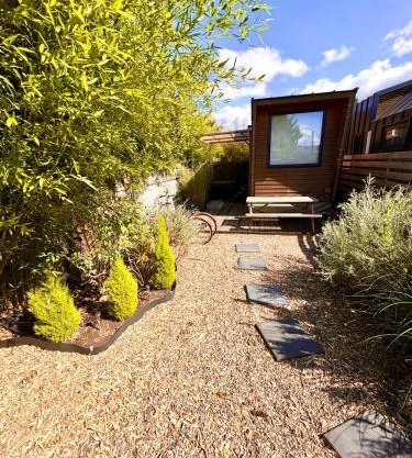 Tiny house with garden and jacuzzi near Amsterdam