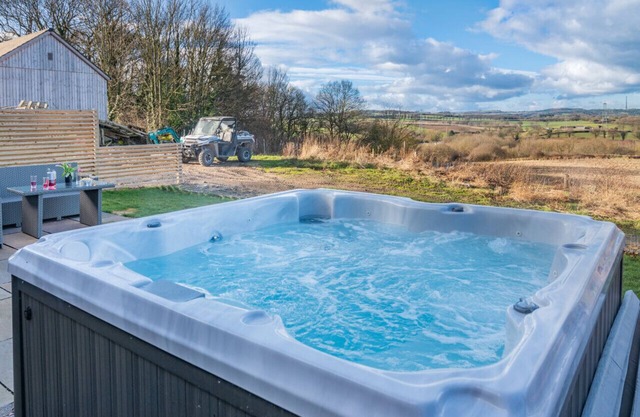Tithe Barn - Four Bedroom House, Sleeps 8