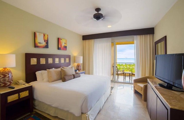 To be or Not to be Inclusive at the Villa Del Palmar Cancun 538SqFt - Studio