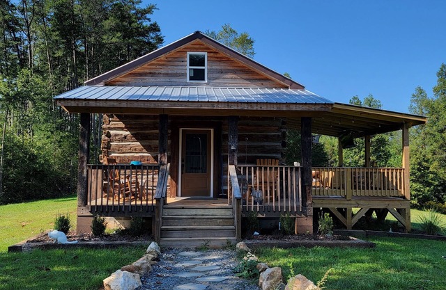 Tobacco barn cabin with trails, fishing and hiking