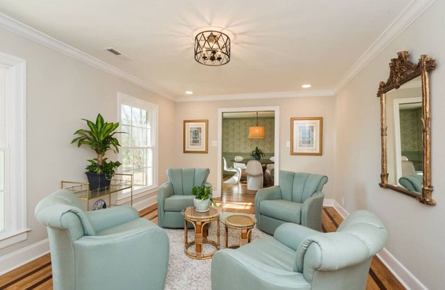 Tobacco Road Retreat Minutes to Football Stadiums