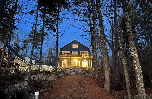 Toddy Haven: a lakefront condo near Acadia