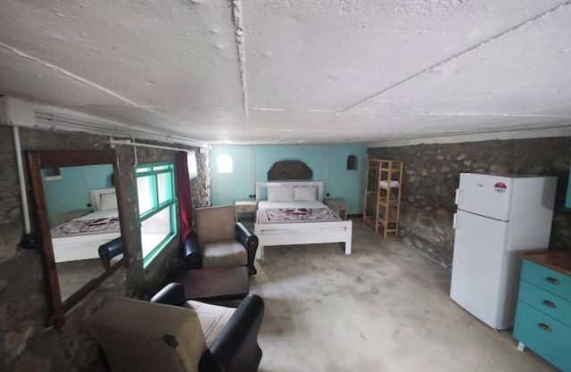 Togo iztuzu Stonehouse-1nn