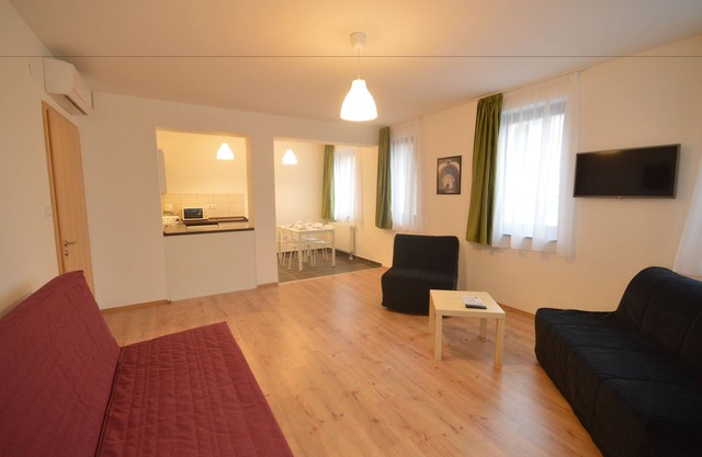 Toldi Apartments
