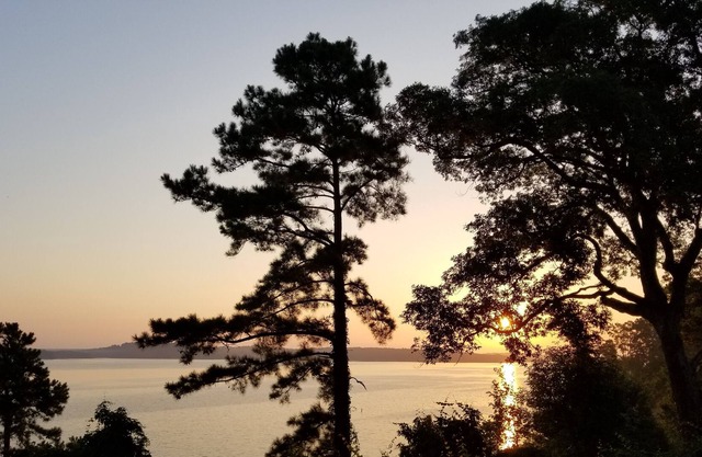 Toledo Bend Overlook Fishing Cabin