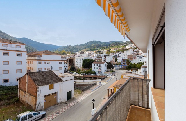 Tolox 1 - One Bedroom Apartment, Sleeps 2