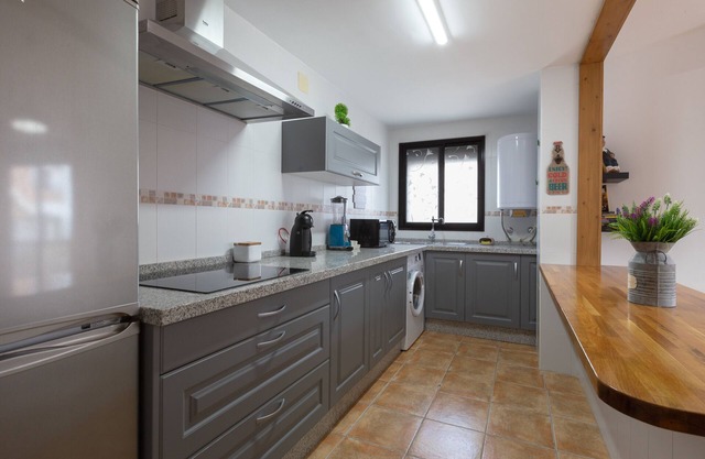 Tolox 2 - One Bedroom Apartment, Sleeps 2